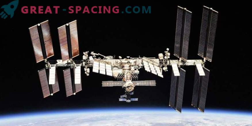 Astronauci badają tajemniczą dziurę w ISS
