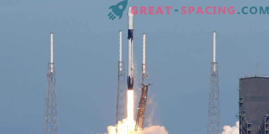 SpaceX z powodzeniem uruchamia ładunek, ale tęskni za lądowaniem rakietowym