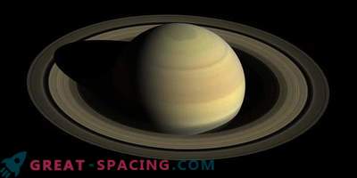 Naukowcy rozwiewają mit: Saturn nie będzie w stanie pływać w wodzie