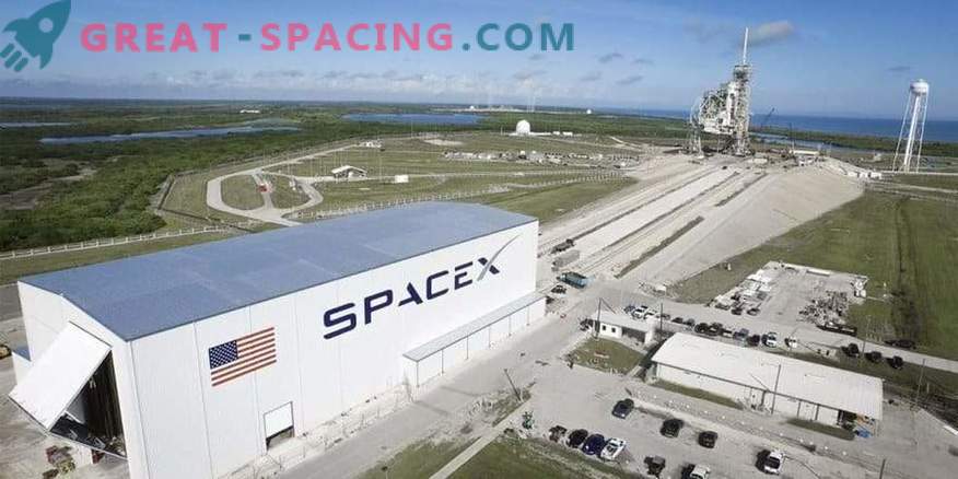 SpaceX opóźniony pierwszy lot