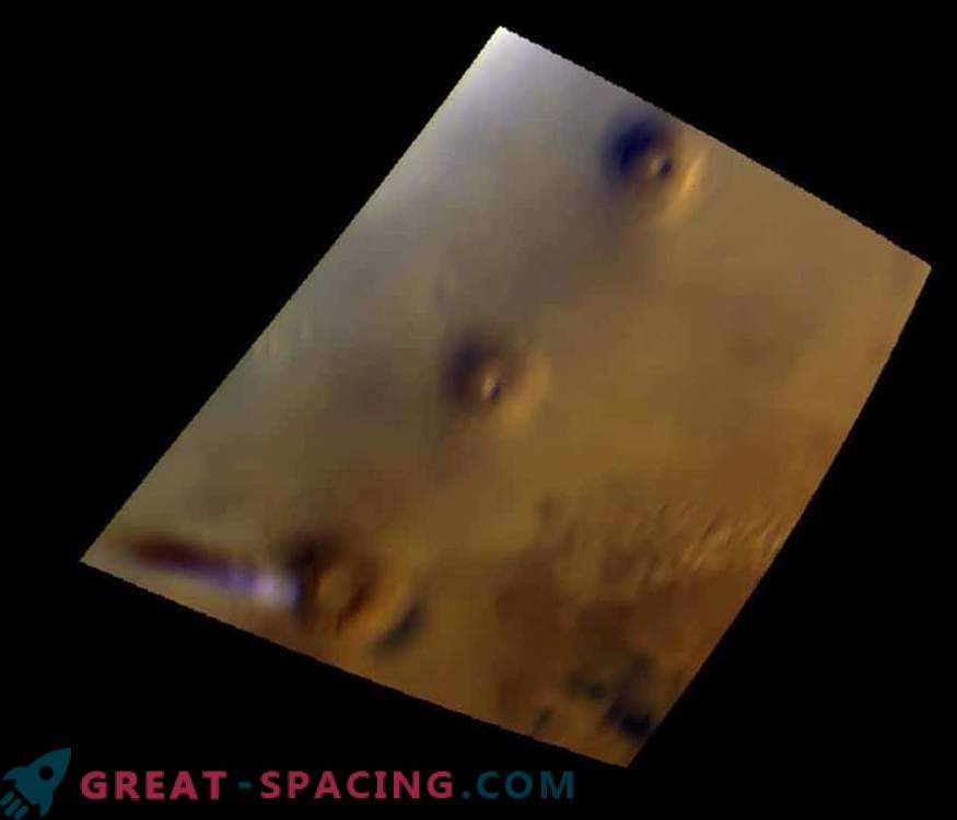 Niezwykła chmura wisi nad Marsem.