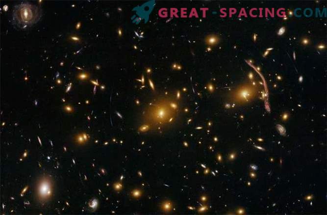 Najbardziej niesamowite przykłady soczewek grawitacyjnych: zdjęcia