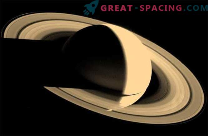 35 lat od wizyty na Voyager-1 Saturna