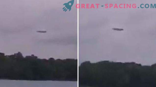 Kwadratowy samolot lub UFO? Łowcy pozaziemskiej inteligencji schwytali dziwną formację na niebie