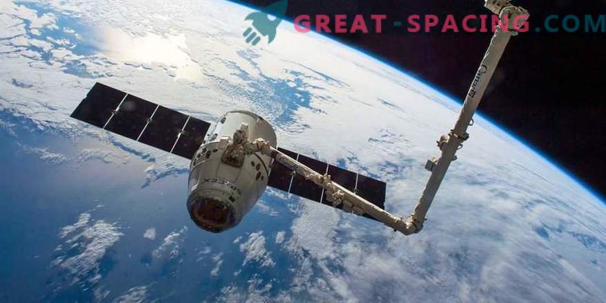 Wideo rejestruje pożegnanie między ISS a kapsułą Smoka.