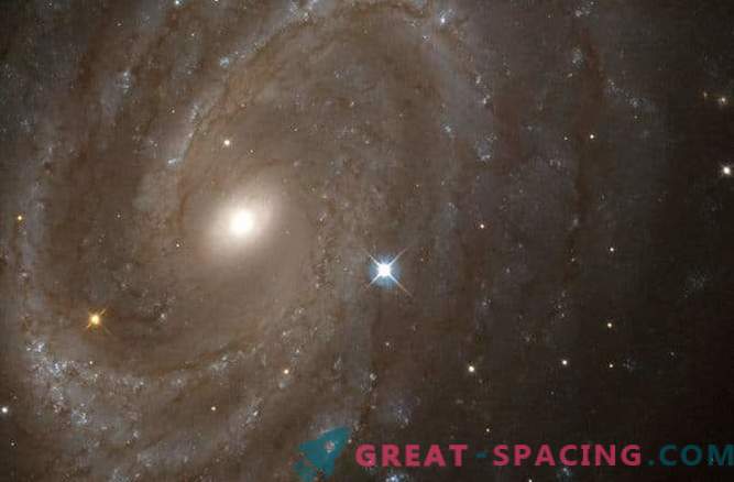 Hubble obserwuje dramatyczną metamorfozę galaktyk