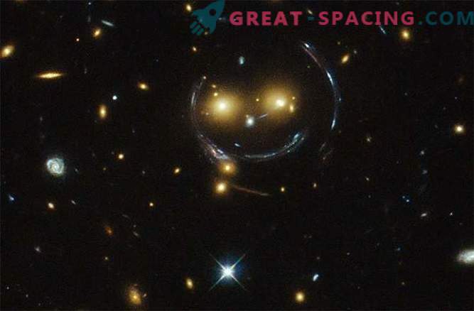 Hubble odkrył kosmiczny emotikon w kosmosie
