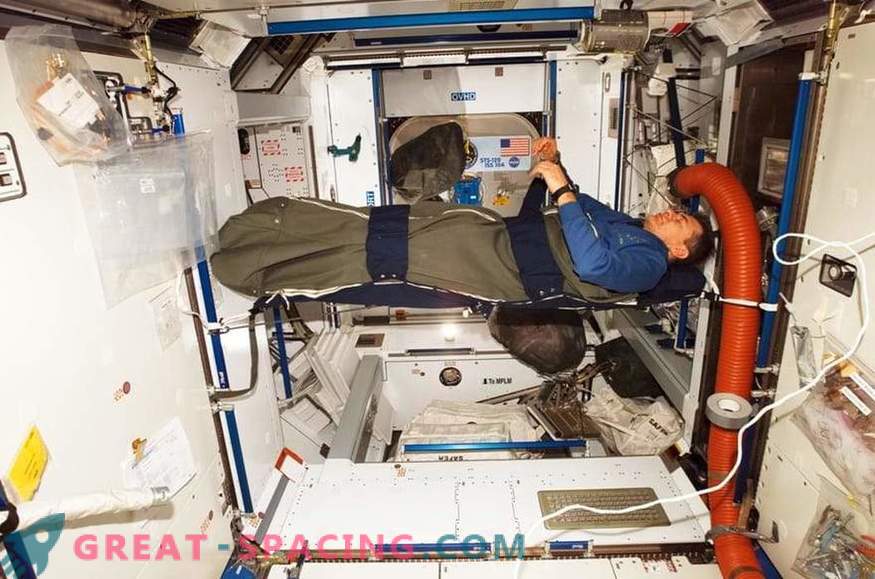 Jak astronauci ISS: codzienna rutyna, czas wolny, sen i jedzenie
