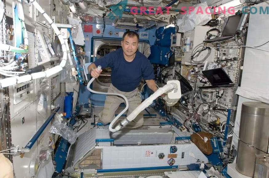 Jak astronauci ISS: codzienna rutyna, czas wolny, sen i jedzenie