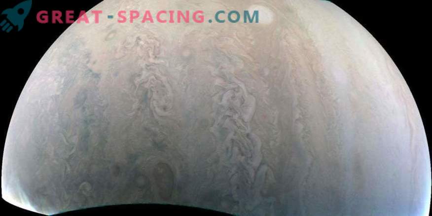 Zaciekła burza Jupitera spotyka Juno