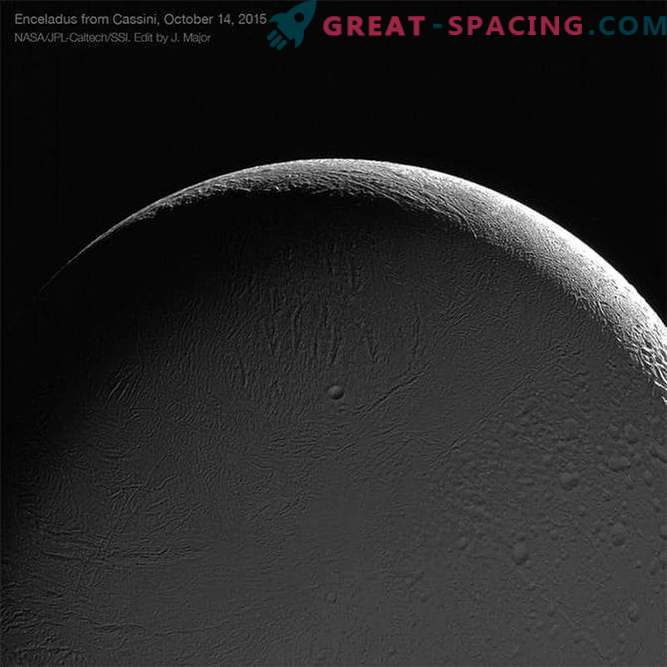 Sondy Cassini Enceladus, oszałamiające fotografie