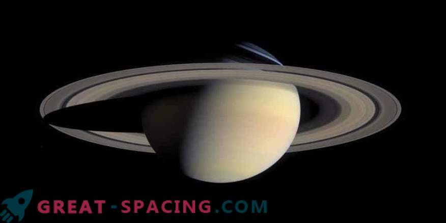 Saturn może uczestniczyć w tworzeniu dużych księżyców Jowisza