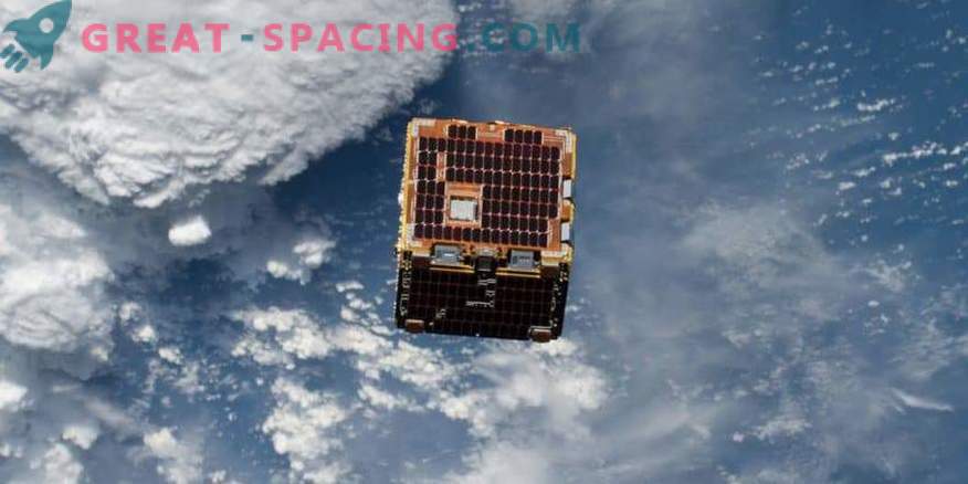 Mały satelita próbuje uwolnić szalejące kosmiczne śmieci.