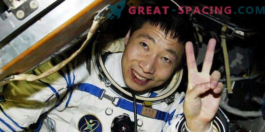 Chiński kosmonauta opowiada o dziwnym hałasie w statku kosmicznym. Opinia ufologov
