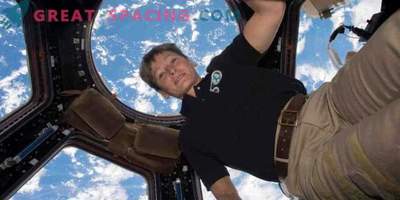 Astronautul Peggy Whitson demisionează.