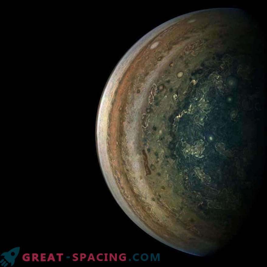 Niesamowite wzory atmosferyczne gigantycznego Jowisza