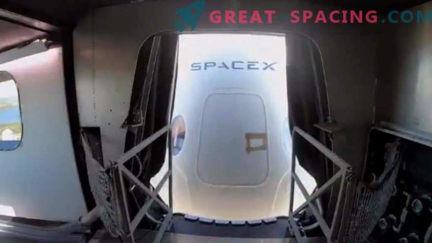 SpaceX pokazuje rękaw dostępu do załogi Crew Dragon