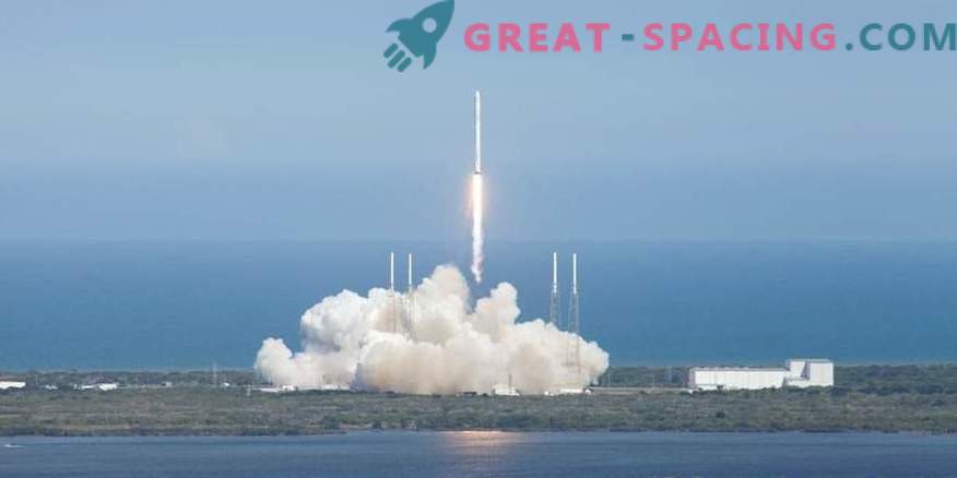 SpaceX opóźnia datę wysłania turystów na orbitę księżycową