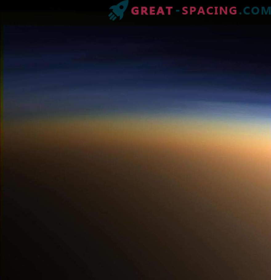 Cassini odkrył lodowe kryształy metanu w atmosferze Tytana