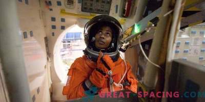 Астронаутот Стефани Вилсон се подготвува за простор