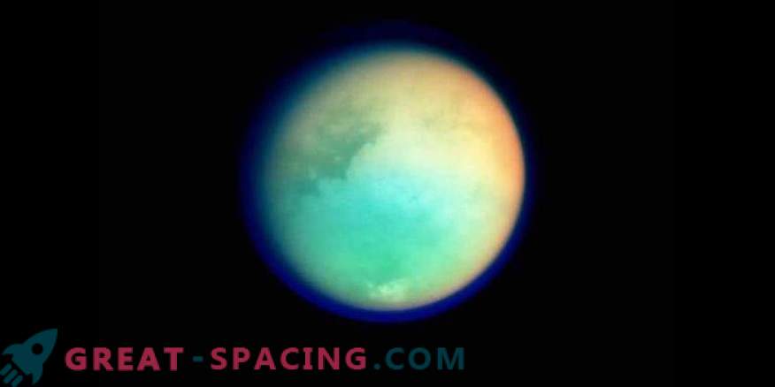Satelita Saturn Titan pokazuje świeże opady.