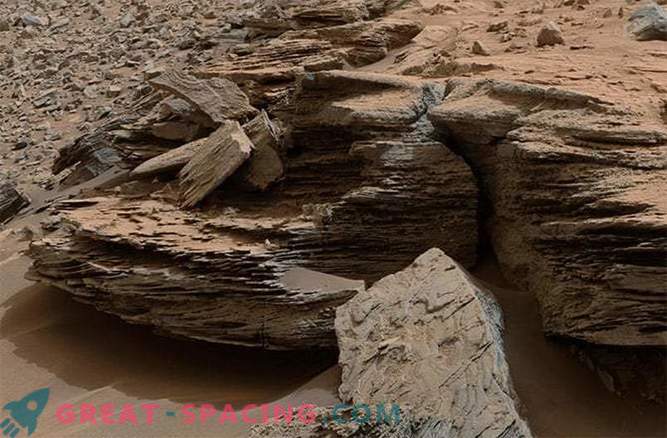 Znaleziono kolejny dowód na istnienie starożytnego jeziora na Marsie