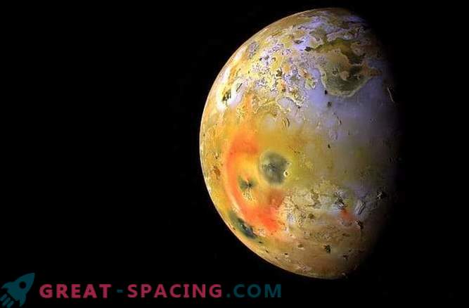 Jak powstają góry na Io?