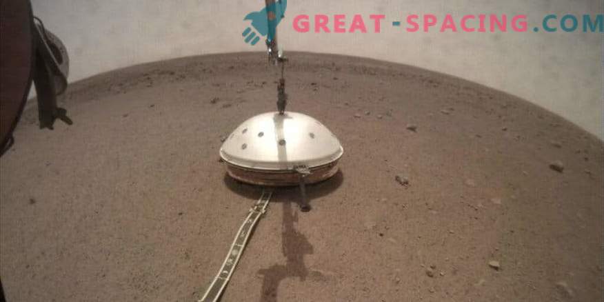 Sejsmometr InSight znalazł wygodne schronienie na Marsie