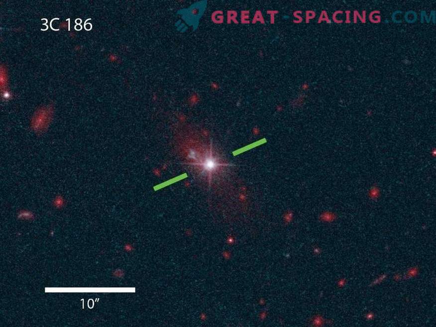 Супермасивна црна дупка избега од галаксијата 3C186