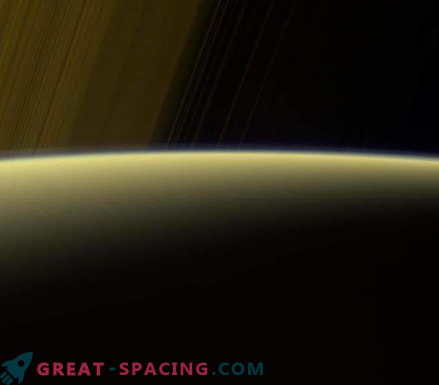 Cassini kontynuuje wielki finał