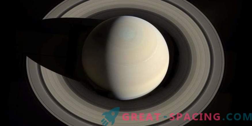 Satelity są połączone, aby zapisać pierścienie Saturna
