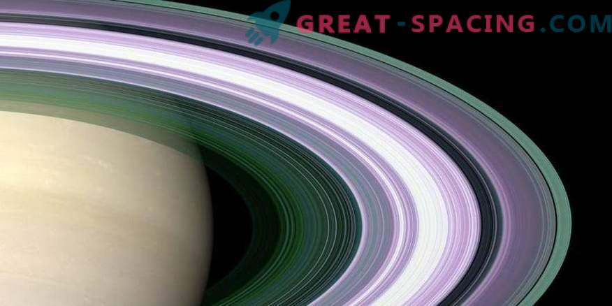 Walce sondy Cassiniego z pierścieniami Saturna