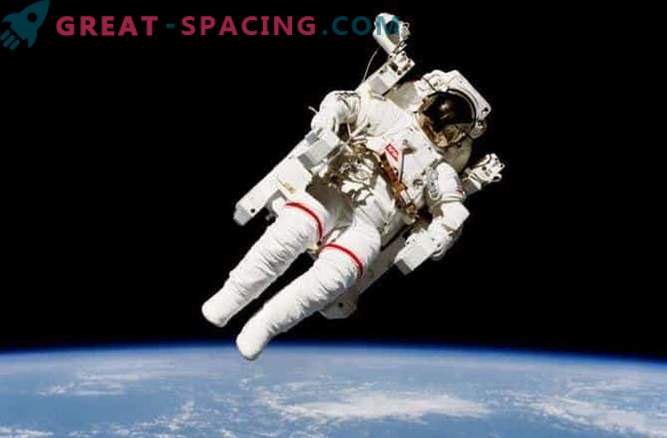 Spektakularny spacer kosmiczny na stacji kosmicznej: zdjęcie