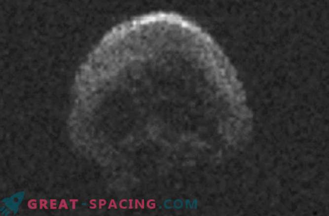 Asteroida w kształcie czaszki „mrugnęła” na Ziemi w Halloween.