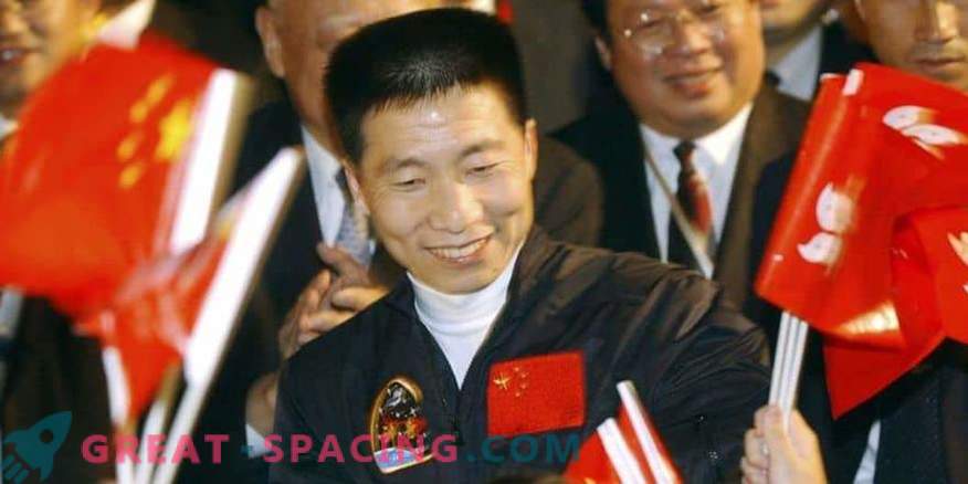 Chiny zwiększają załogę kosztem cywilnych astronautów