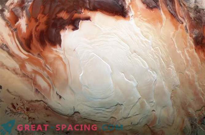 Kosmiczne cappuccino: pyszne loki na południowym biegunie Marsa