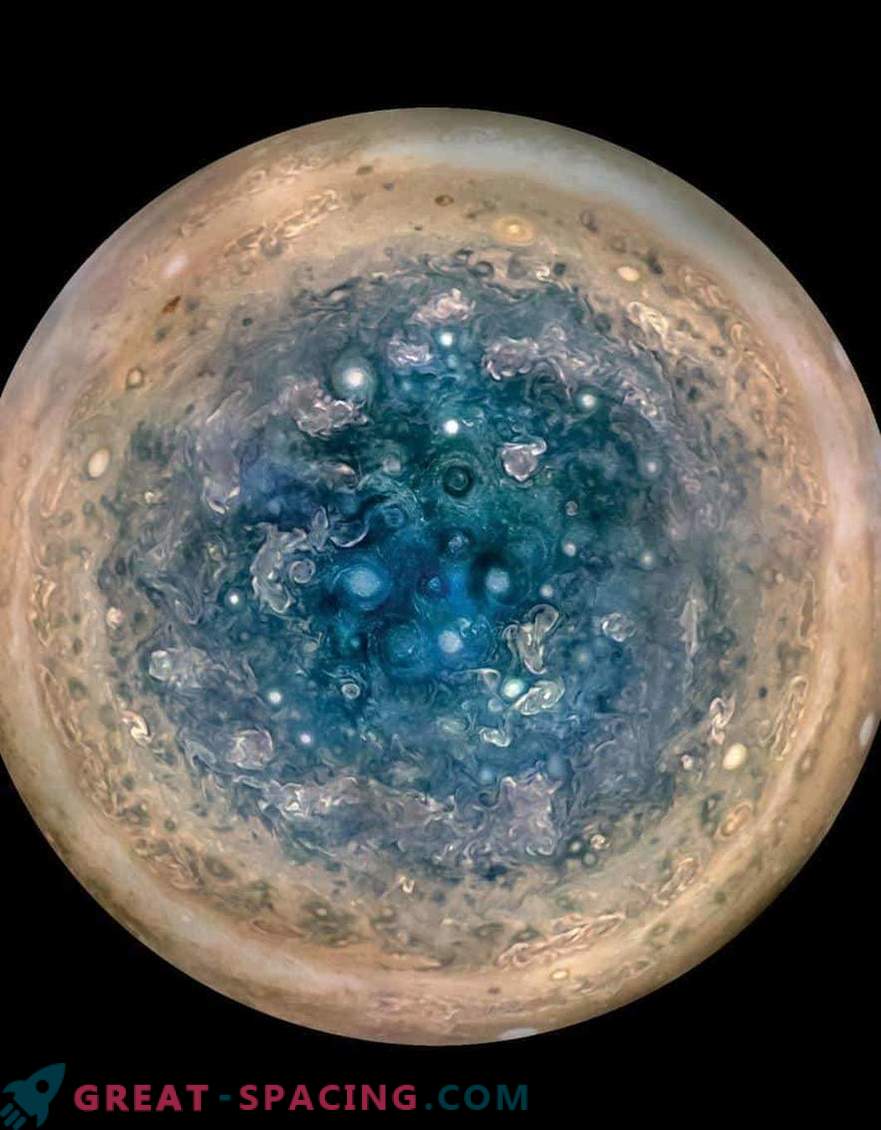 Juno dostarcza pierwszych informacji o Jowiszu