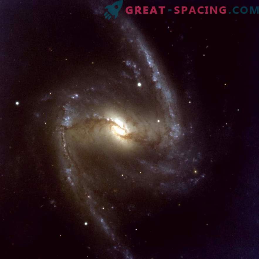 Narodziny gwiazd i przepływ gazu w galaktyce NGC 1365