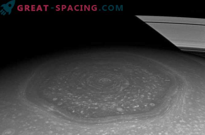 Pojawiło się możliwe wyjaśnienie dla gigantycznego heksa Saturna