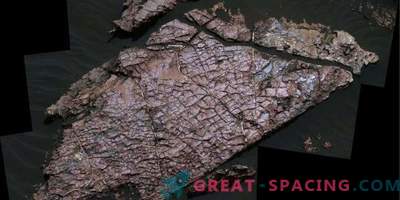 Suche pęknięcia określają kształt wody na Marsie