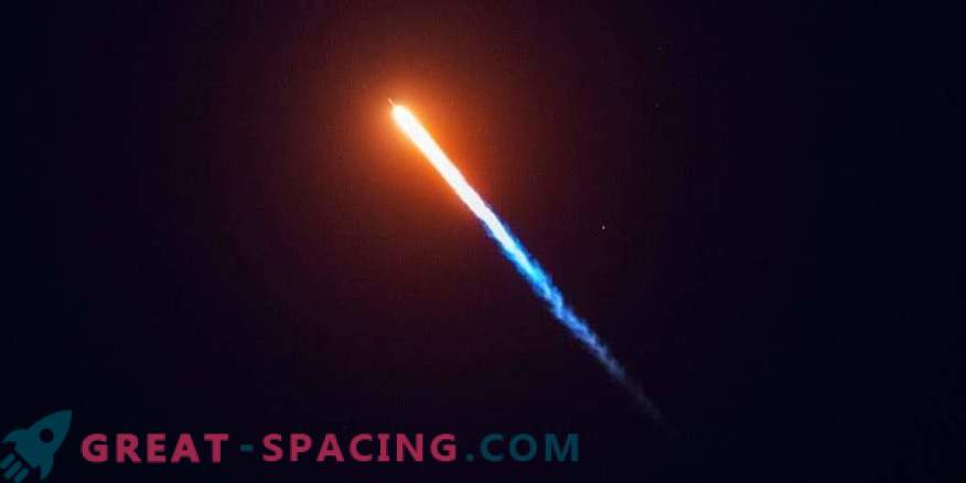 SpaceX uruchamia 64 satelity na raz