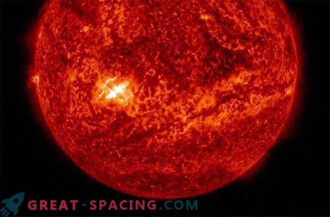 Soarele a dat naștere la o eclipsă radio, după un blestem monstruos de clasă X