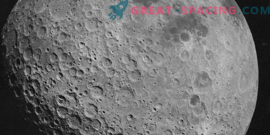 Jasne paski na Księżycu. Jak działa kosmiczne wietrzenie?