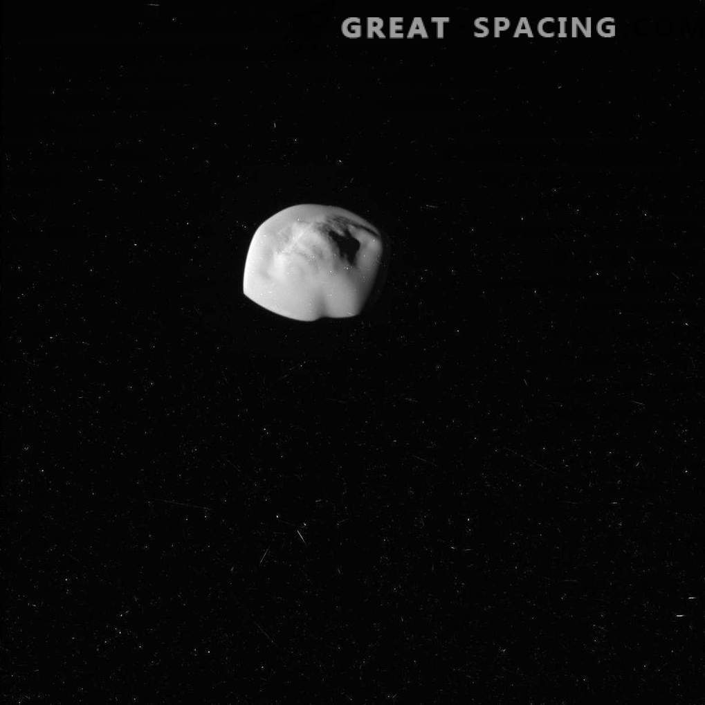 Dokładne spojrzenie na Atlas satelity Saturna