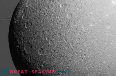 Teine Saturni kuu võib peita maa-aluse ookeani