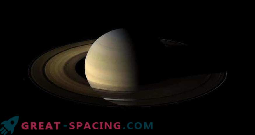 Cassini obserwuje przesilenie