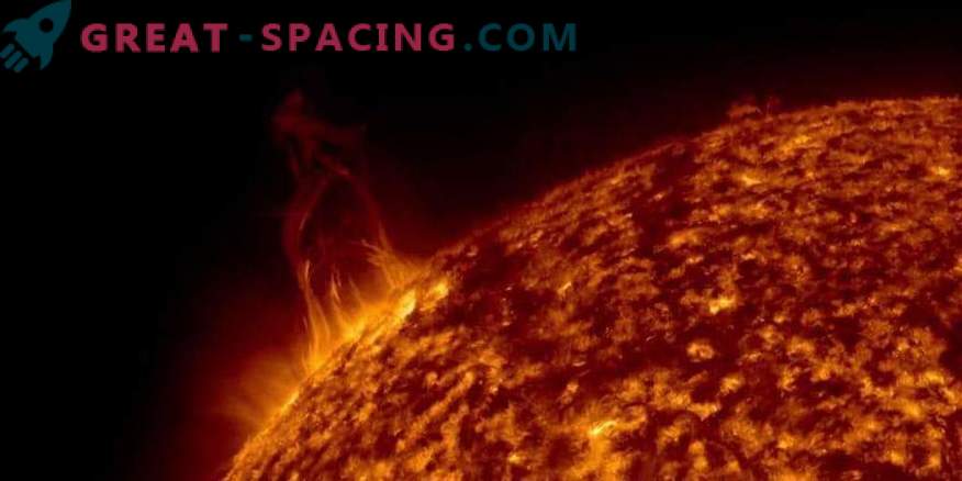 Erupcje słoneczne uderzają w Ziemię