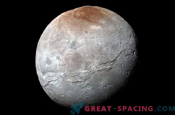 Satelita Plutona Charon: poobijany, pomarszczony, ale piękny
