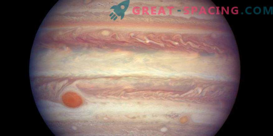 Hubble shoots Jupiter from close range