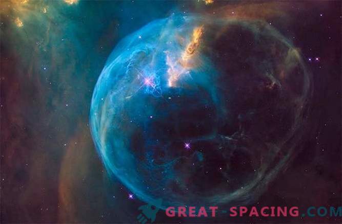 W swoje 26 urodziny Hubble szpieguje piękną Bańkę.